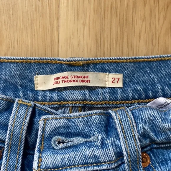 Levi’s Ribcage Straight - Picture 3 of 6